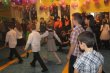 Pokaz tańca podczas choinki szkolnej